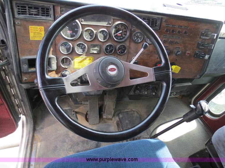 image for item B4518 1998 Peterbilt 377 semi truck