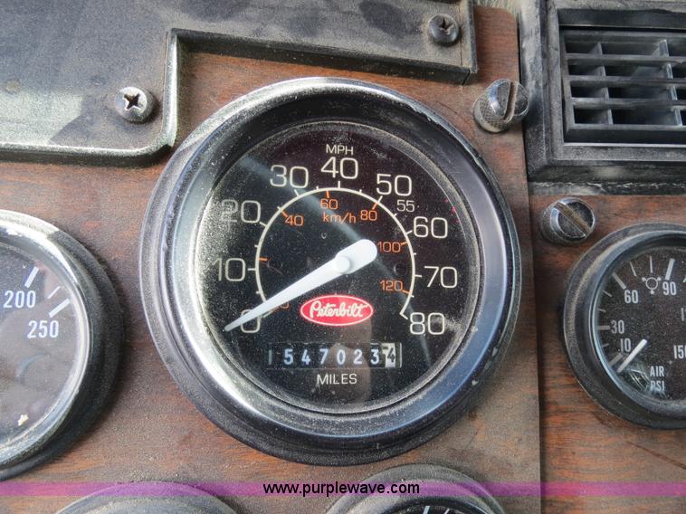 image for item B4518 1998 Peterbilt 377 semi truck