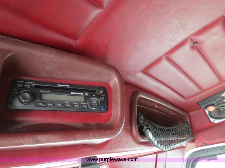 image for item B4518 1998 Peterbilt 377 semi truck