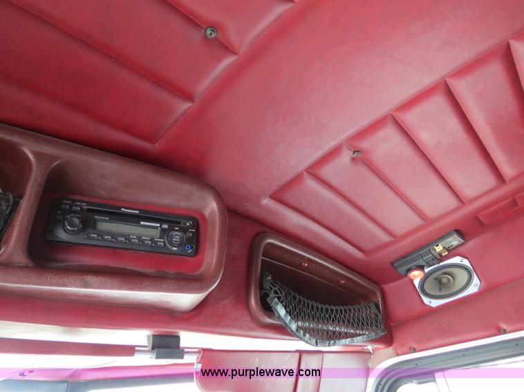 image for item B4518 1998 Peterbilt 377 semi truck