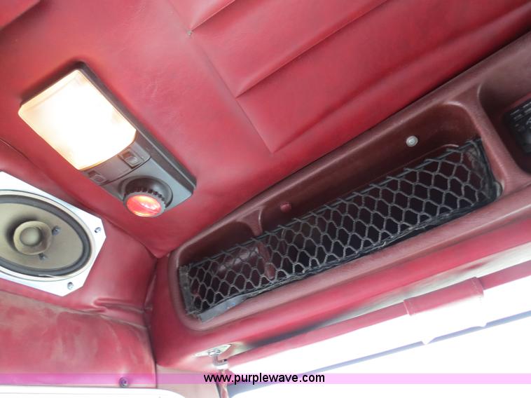 image for item B4518 1998 Peterbilt 377 semi truck