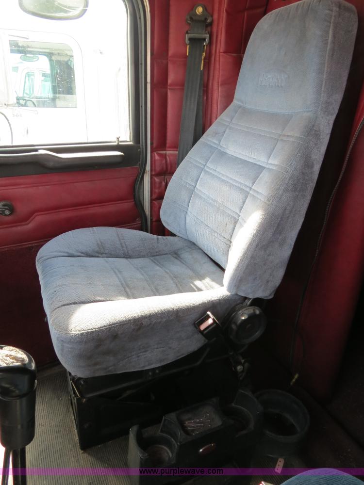 image for item B4518 1998 Peterbilt 377 semi truck