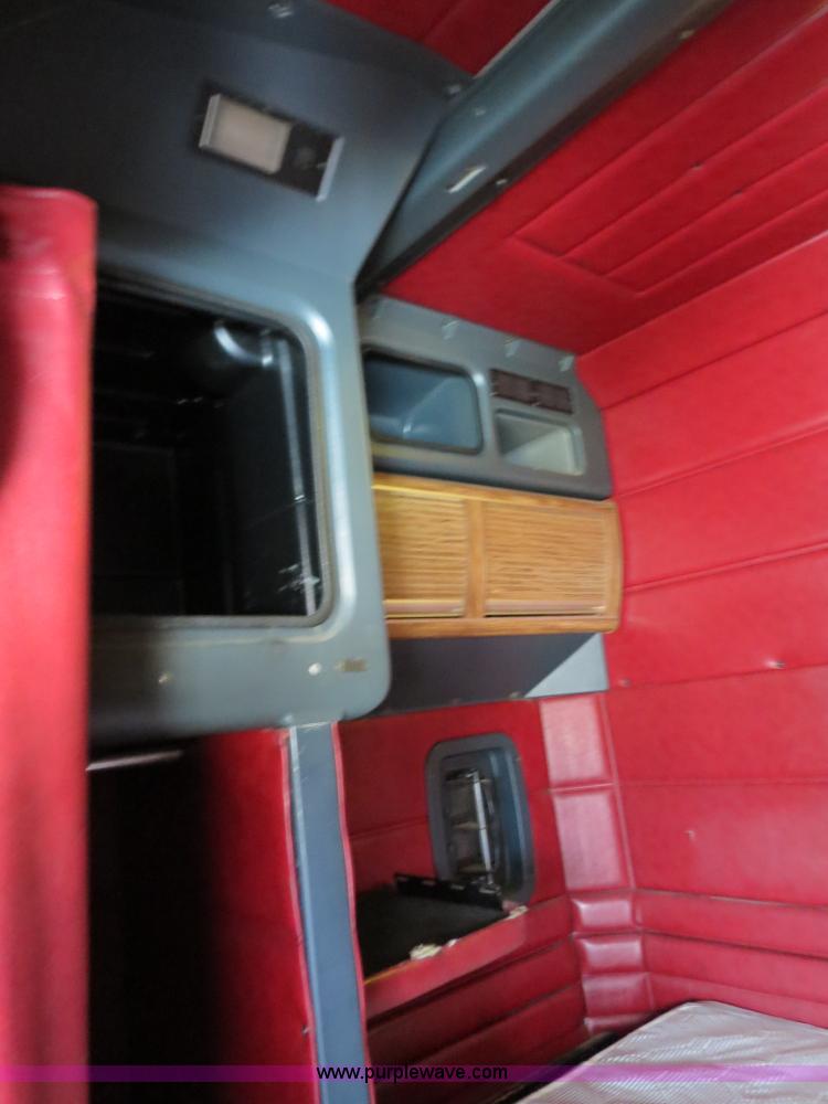 image for item B4518 1998 Peterbilt 377 semi truck