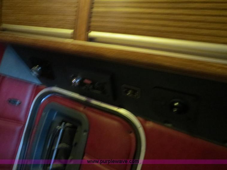 image for item B4518 1998 Peterbilt 377 semi truck