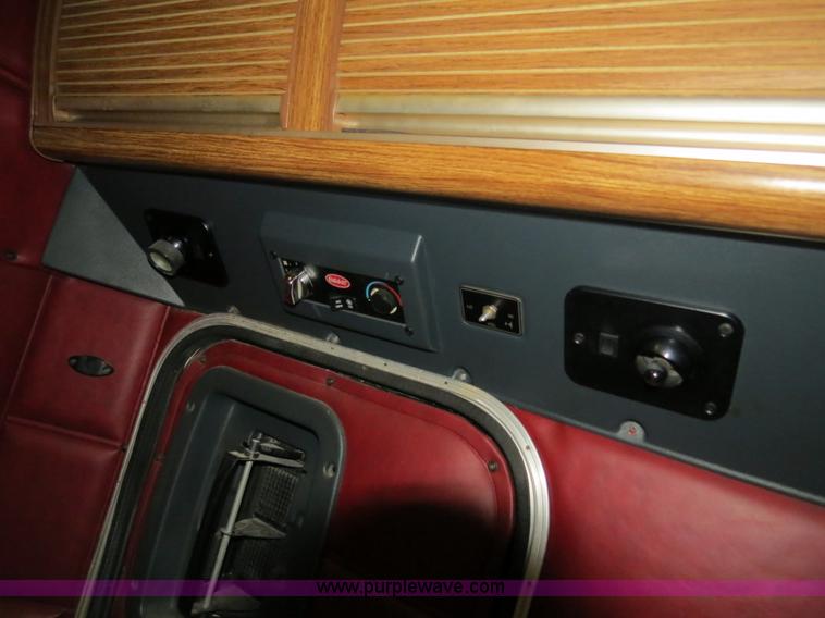 image for item B4518 1998 Peterbilt 377 semi truck