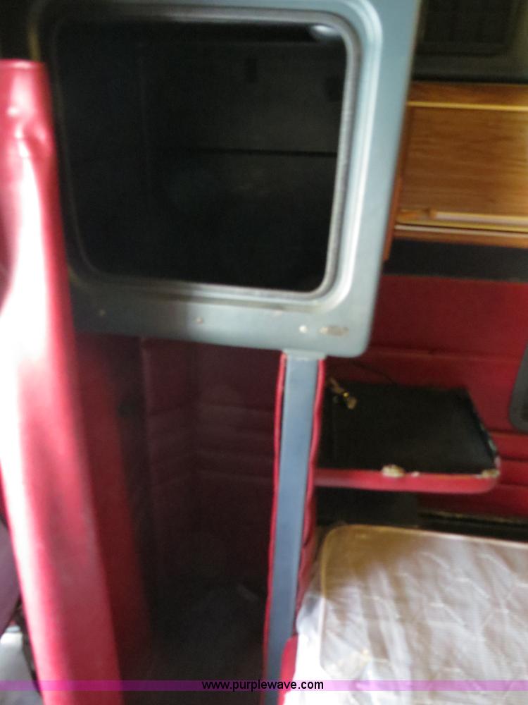 image for item B4518 1998 Peterbilt 377 semi truck