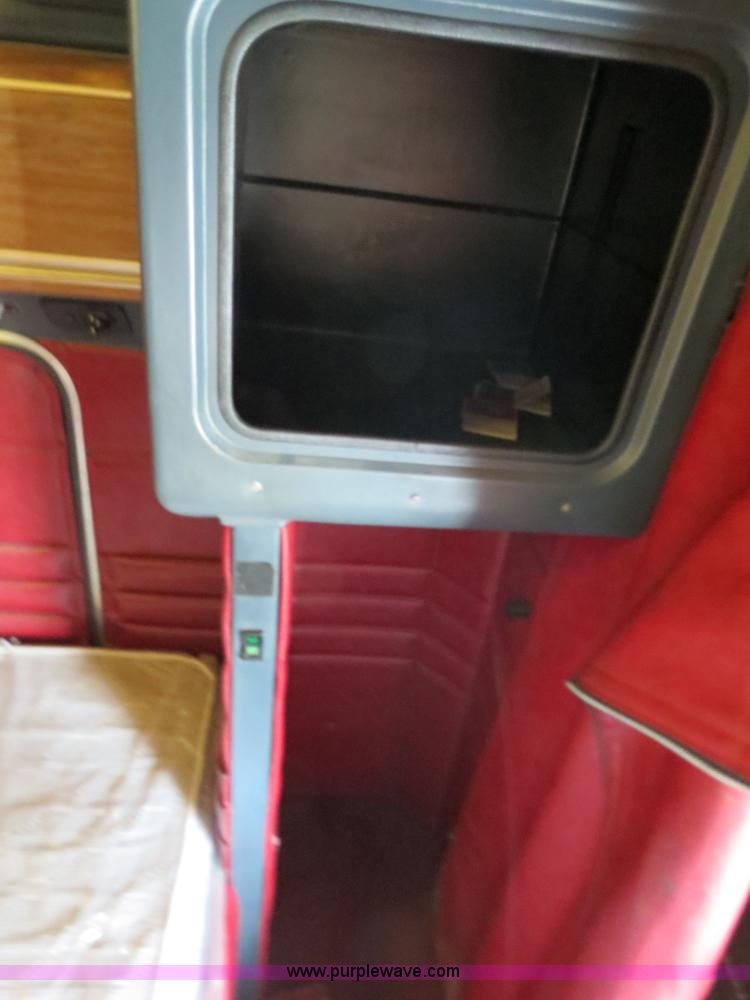 image for item B4518 1998 Peterbilt 377 semi truck