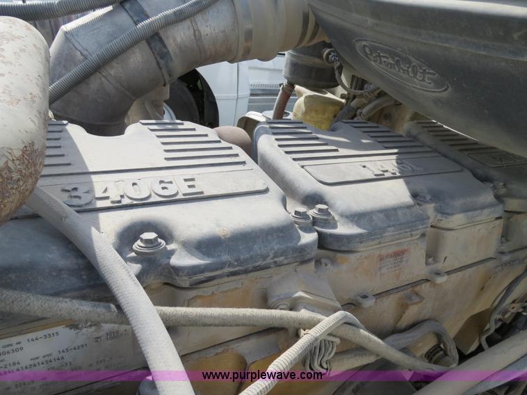image for item B4518 1998 Peterbilt 377 semi truck