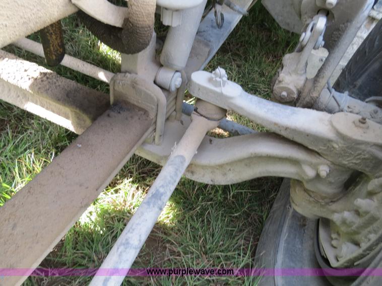 image for item B4518 1998 Peterbilt 377 semi truck