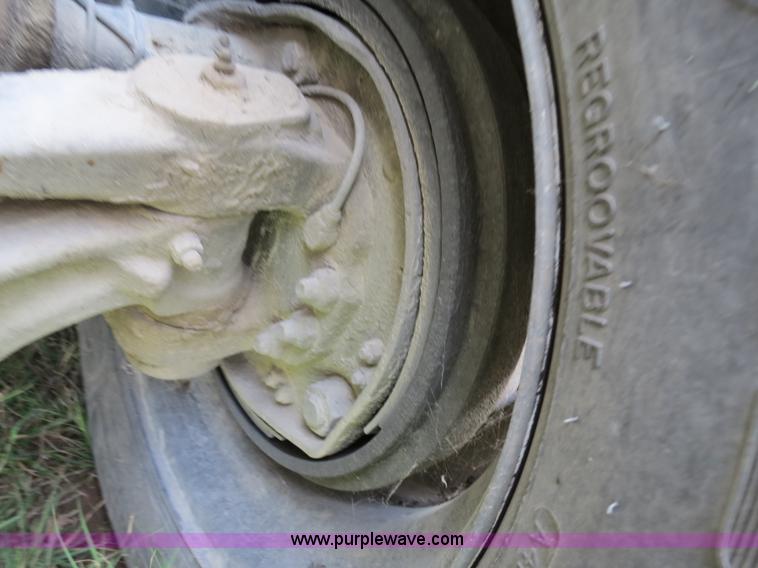 image for item B4518 1998 Peterbilt 377 semi truck