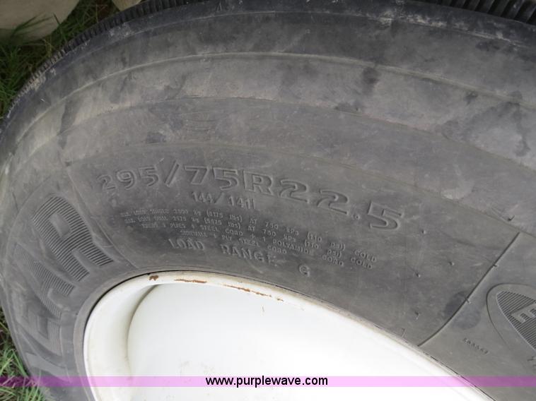 image for item B4518 1998 Peterbilt 377 semi truck