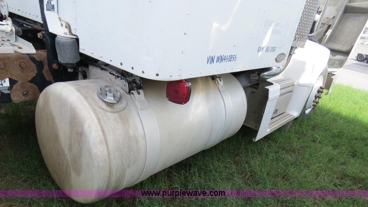 image for item B4518 1998 Peterbilt 377 semi truck