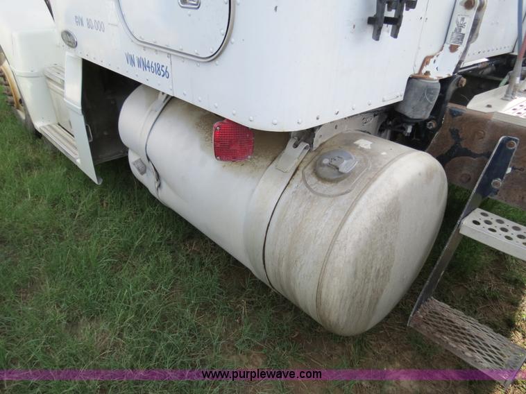 image for item B4518 1998 Peterbilt 377 semi truck