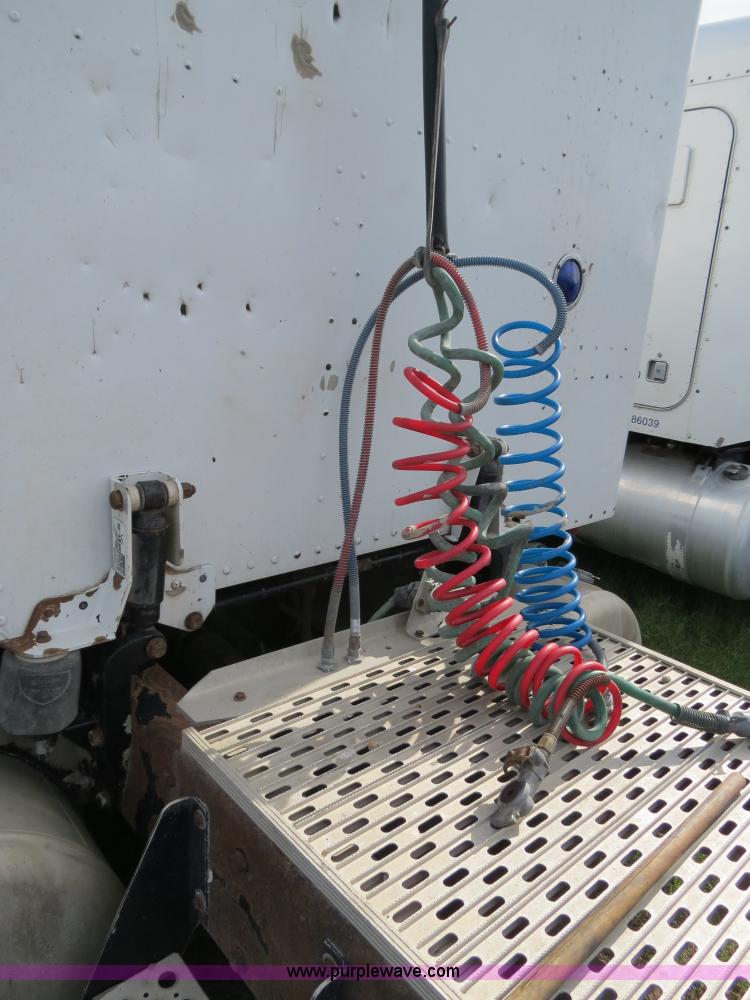 image for item B4518 1998 Peterbilt 377 semi truck