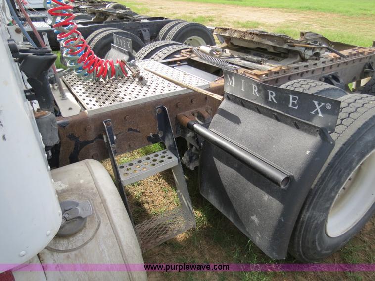 image for item B4518 1998 Peterbilt 377 semi truck