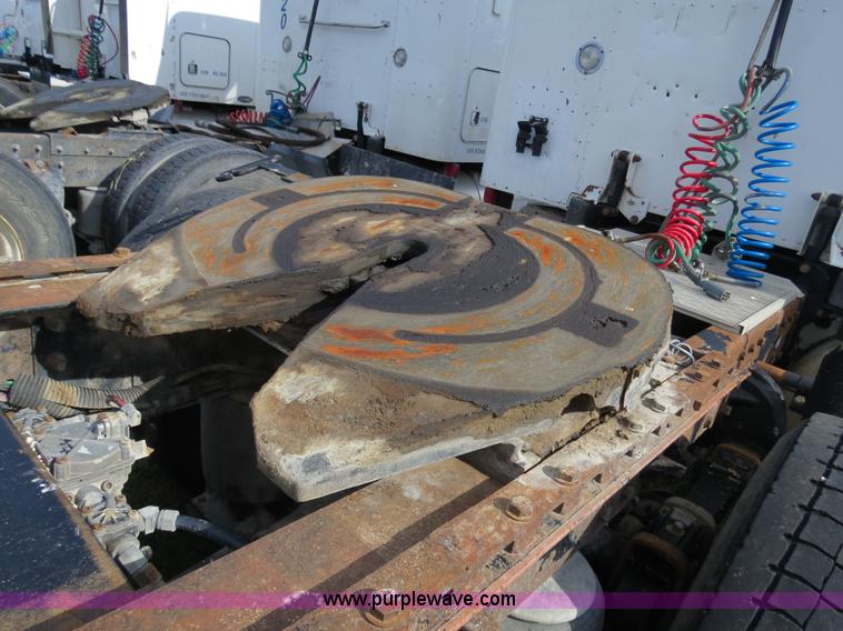 image for item B4518 1998 Peterbilt 377 semi truck