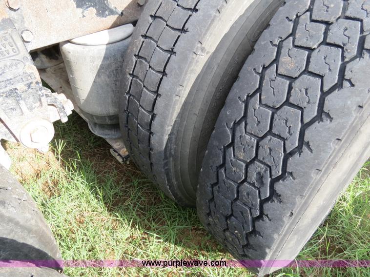 image for item B4518 1998 Peterbilt 377 semi truck