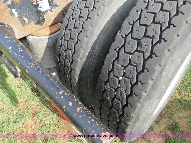 image for item B4518 1998 Peterbilt 377 semi truck