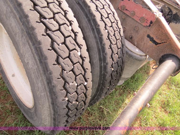 image for item B4518 1998 Peterbilt 377 semi truck