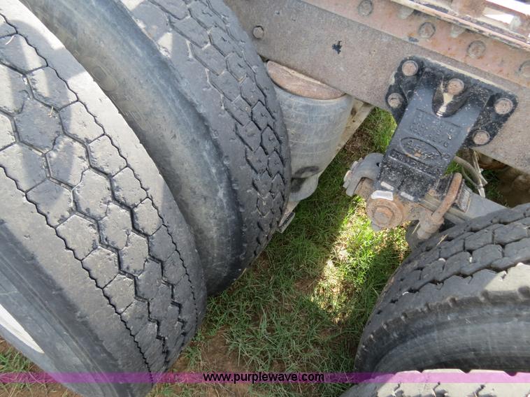 image for item B4518 1998 Peterbilt 377 semi truck