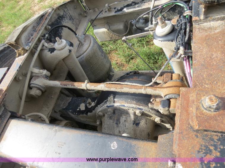 image for item B4518 1998 Peterbilt 377 semi truck