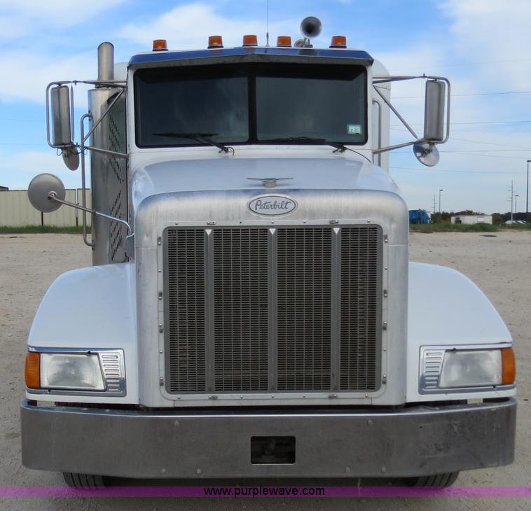 image for item B4519 1999 Peterbilt 377 semi truck