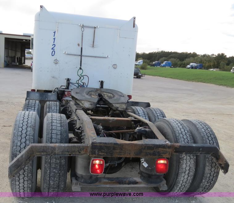 image for item B4519 1999 Peterbilt 377 semi truck