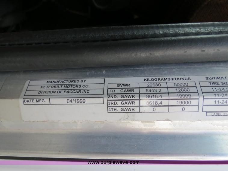 image for item B4519 1999 Peterbilt 377 semi truck