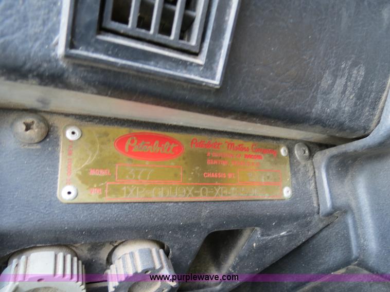 image for item B4519 1999 Peterbilt 377 semi truck