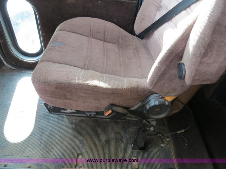 image for item B4519 1999 Peterbilt 377 semi truck