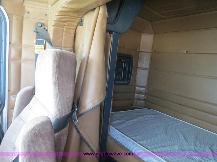 image for item B4519 1999 Peterbilt 377 semi truck