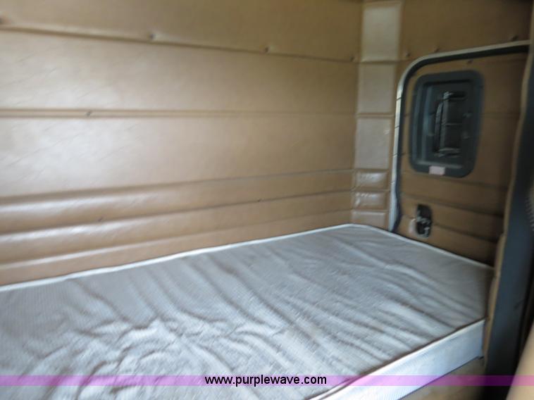 image for item B4519 1999 Peterbilt 377 semi truck