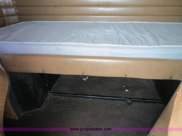 image for item B4519 1999 Peterbilt 377 semi truck