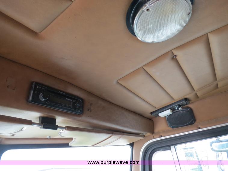 image for item B4519 1999 Peterbilt 377 semi truck