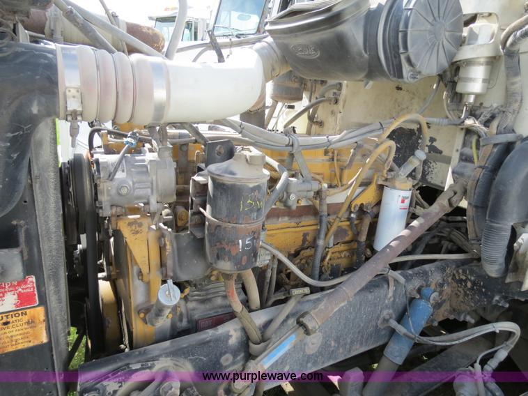 image for item B4519 1999 Peterbilt 377 semi truck