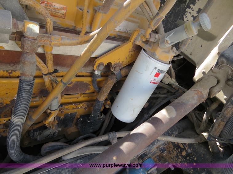 image for item B4519 1999 Peterbilt 377 semi truck