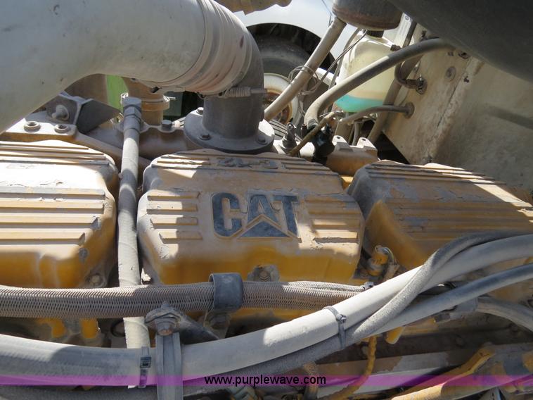 image for item B4519 1999 Peterbilt 377 semi truck