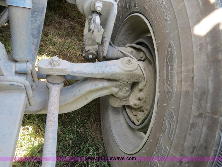 image for item B4519 1999 Peterbilt 377 semi truck