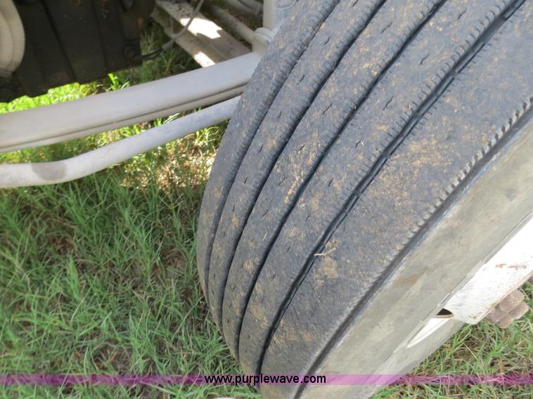 image for item B4519 1999 Peterbilt 377 semi truck