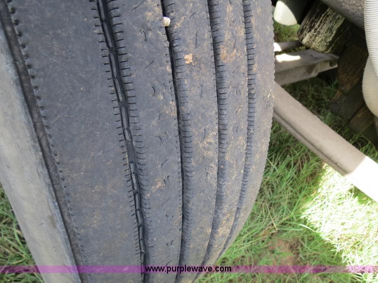 image for item B4519 1999 Peterbilt 377 semi truck