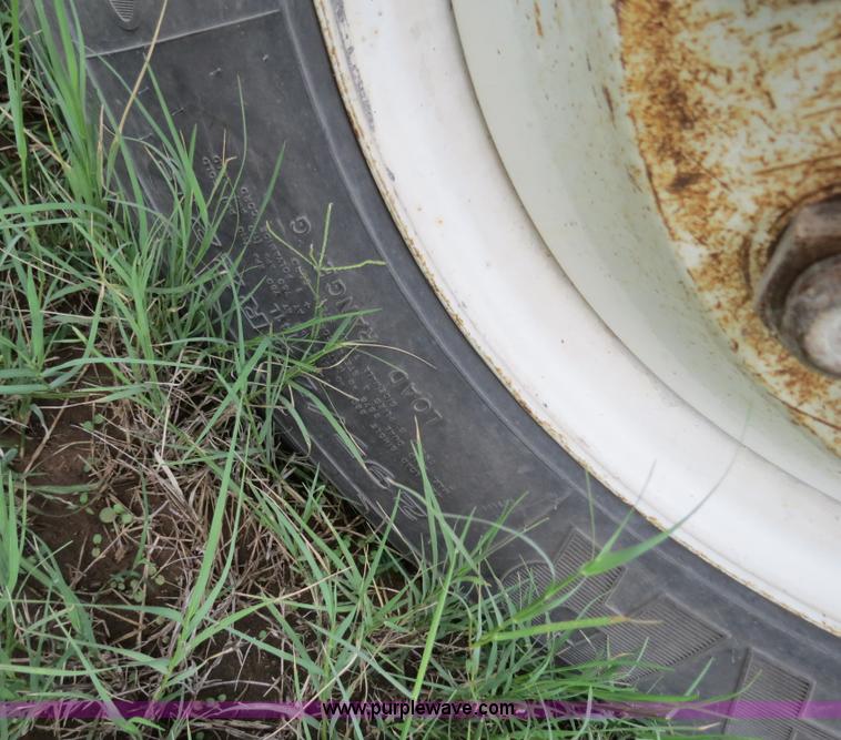 image for item B4519 1999 Peterbilt 377 semi truck