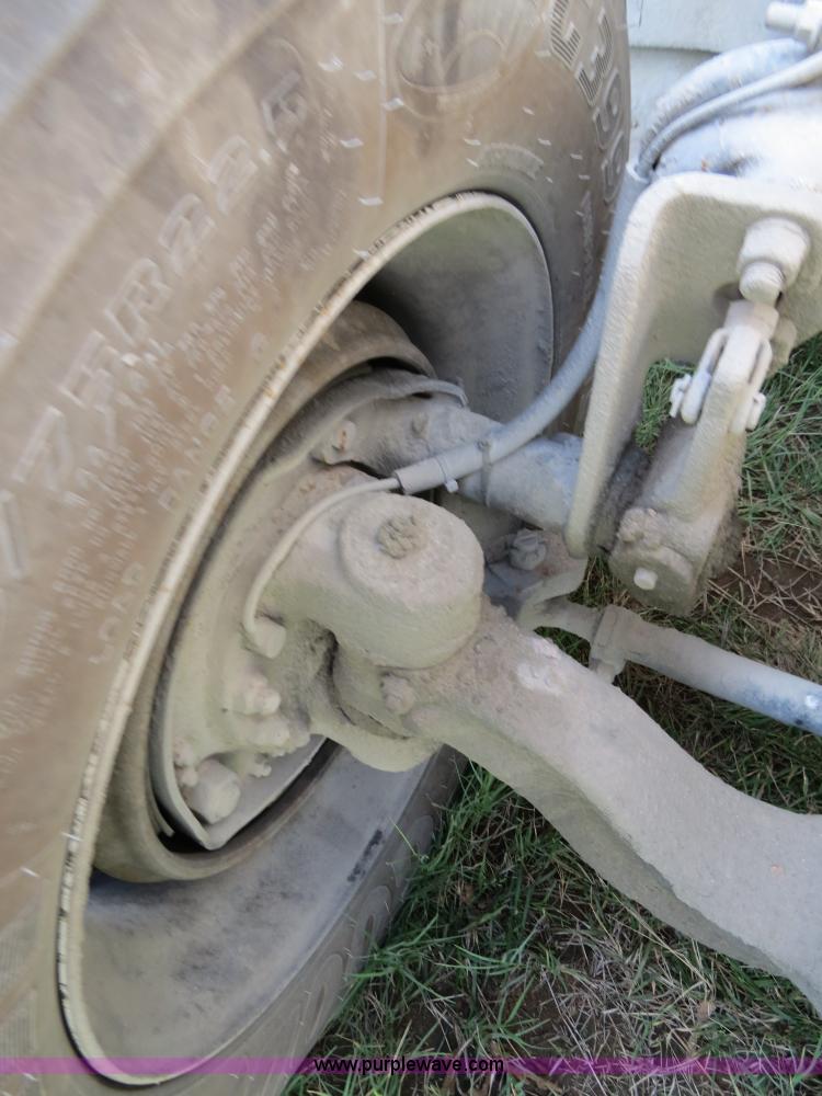 image for item B4519 1999 Peterbilt 377 semi truck