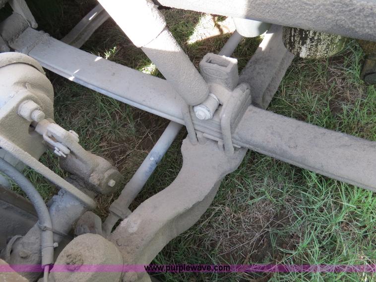 image for item B4519 1999 Peterbilt 377 semi truck