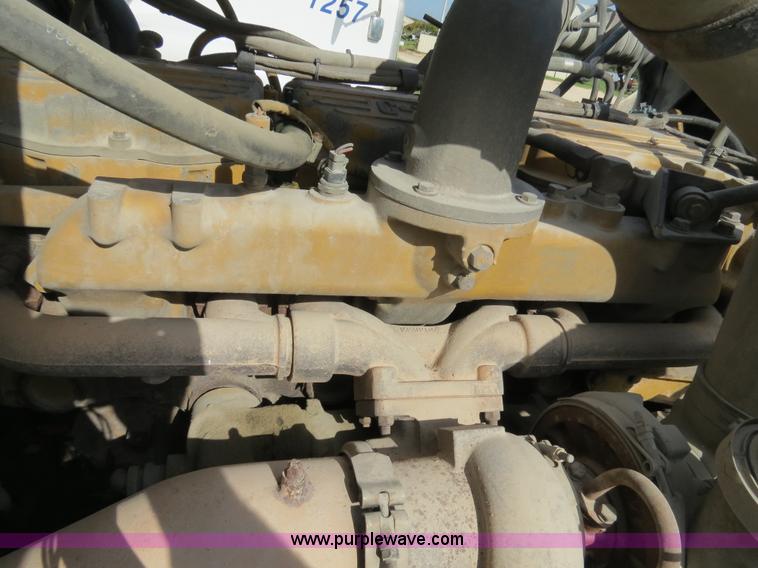 image for item B4519 1999 Peterbilt 377 semi truck