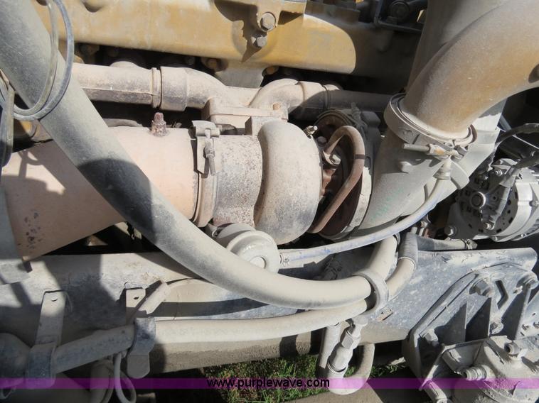 image for item B4519 1999 Peterbilt 377 semi truck