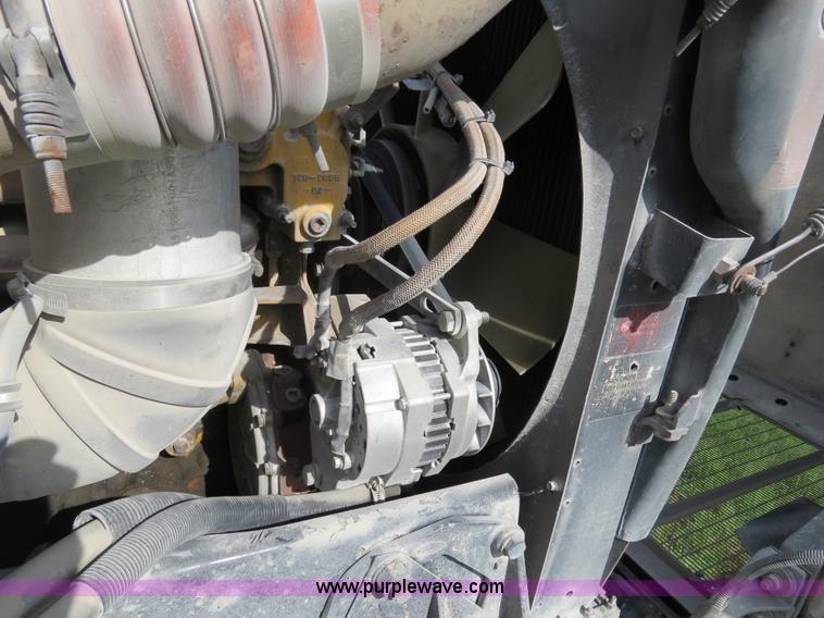 image for item B4519 1999 Peterbilt 377 semi truck