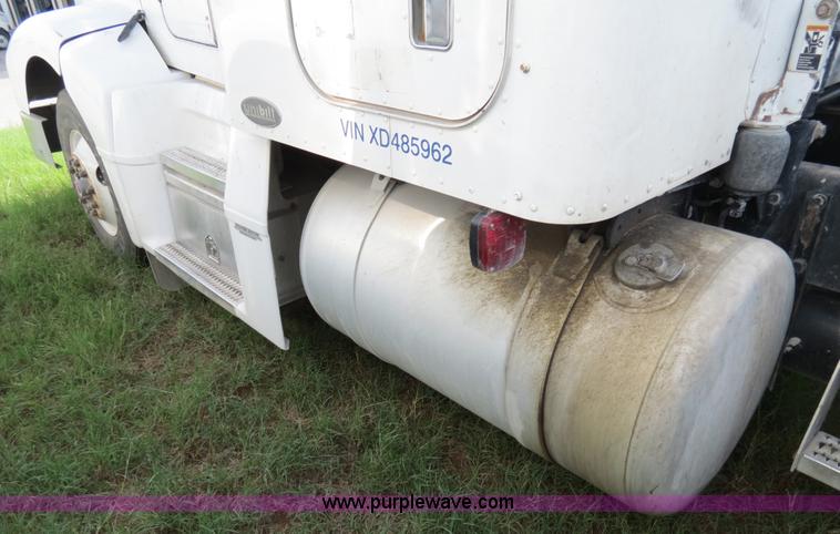 image for item B4519 1999 Peterbilt 377 semi truck