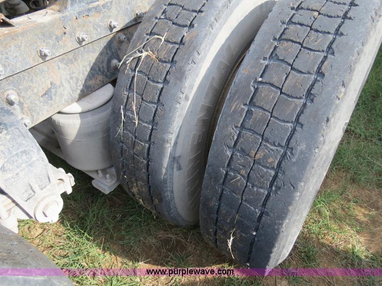 image for item B4519 1999 Peterbilt 377 semi truck