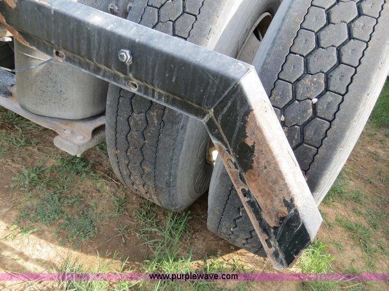 image for item B4519 1999 Peterbilt 377 semi truck