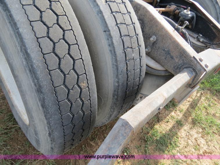 image for item B4519 1999 Peterbilt 377 semi truck